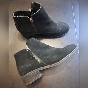 Blondo Linda Black Suede Ankle Boot   Size 7.5
